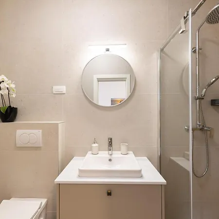 Cozy Home In Zadvarje With Heated Swimming Pool Сasa de vacaciones *