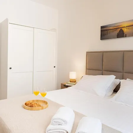 Сasa de vacaciones Cozy Home In Zadvarje With Heated Swimming Pool