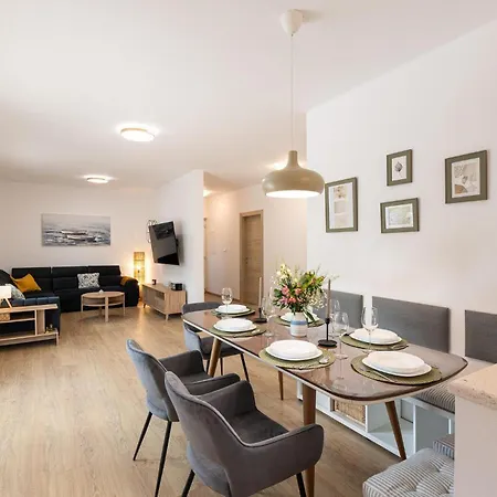 Cozy Home In Zadvarje With Heated Swimming Pool * Zadvarje