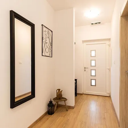 Cozy Home In Zadvarje With Heated Swimming Pool Сasa de vacaciones *