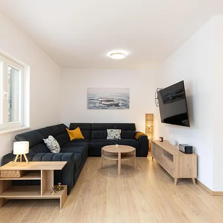 Cozy Home In Zadvarje With Heated Swimming Pool *
