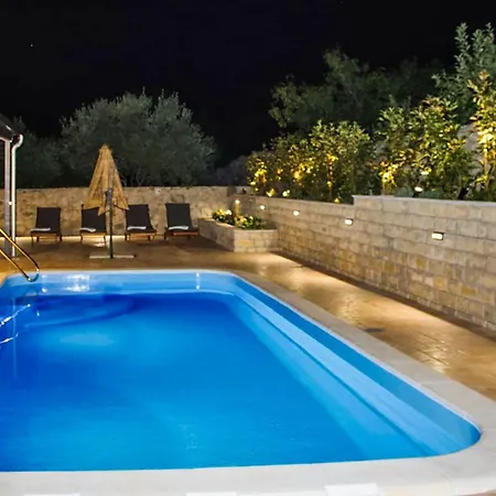 Cozy Home In Zadvarje With Heated Swimming Pool *
