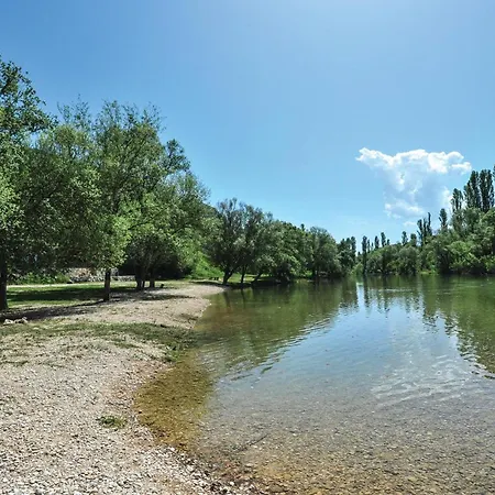 Сasa de vacaciones Cozy Home In Zadvarje With Heated Swimming Pool *